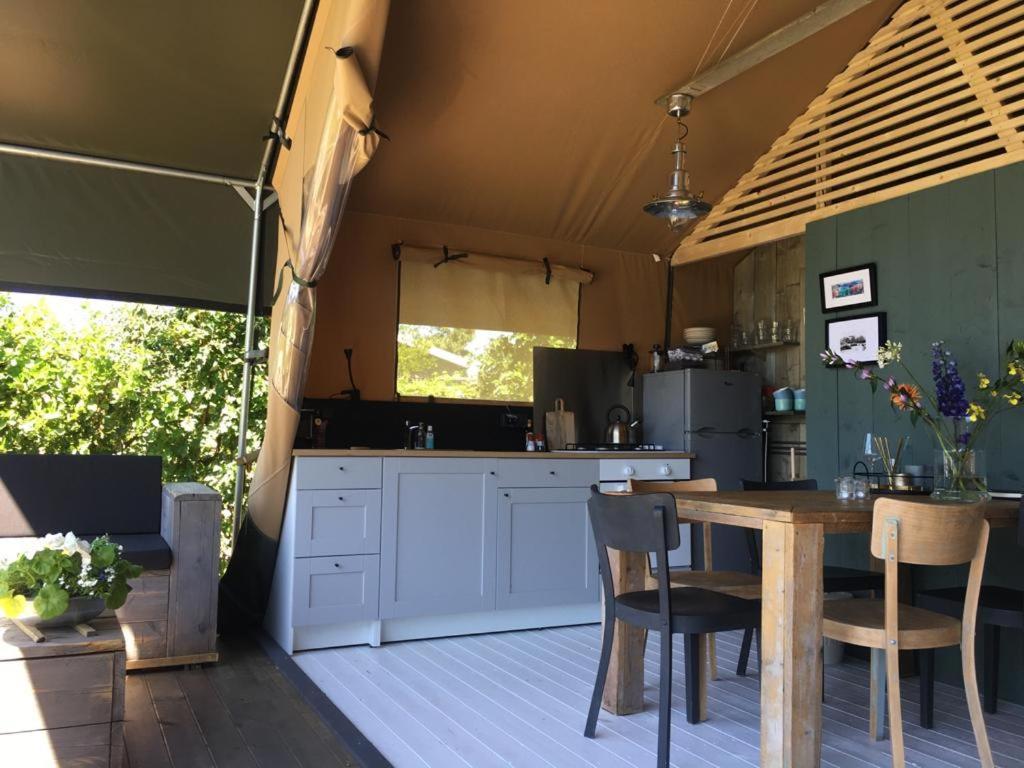 Glamping Aan De Plas Vinkeveen Exteriör bild
